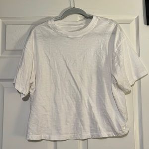 UNIVERSAL THREAD white T-shirt